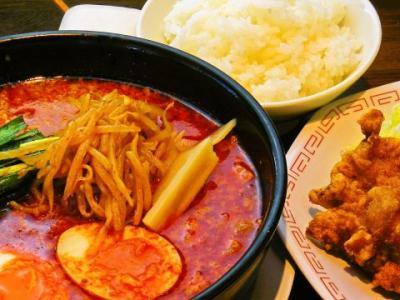 旨辛麺+カラアゲ定食の写真