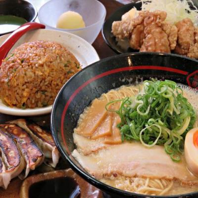 京都熟成細麺！鶏の旨味とたっぷり野菜の甘み。手間暇かけて完成させるぎをん白湯スープをどうぞ。の写真