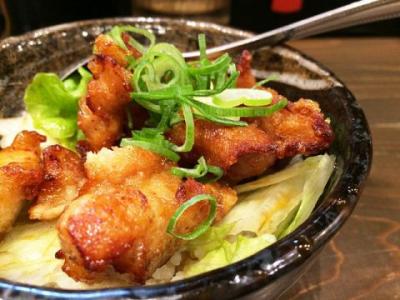 油淋鶏丼セット(とんこつ三豊麺)の写真