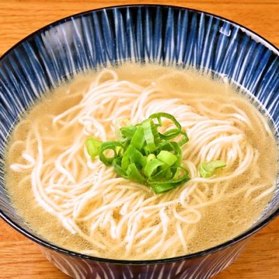スープや麺をシンプルに味わいたい通にはこちら【素ラーメン380円】学生さんにも嬉しいお値段！の写真